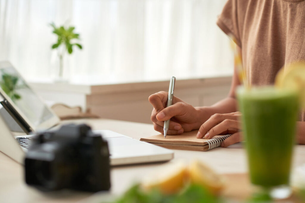 Outsourced Bookkeeers doing company's bookkeeping reports