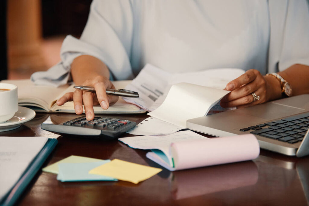 Outsources bookkeepers working with bills and taxes